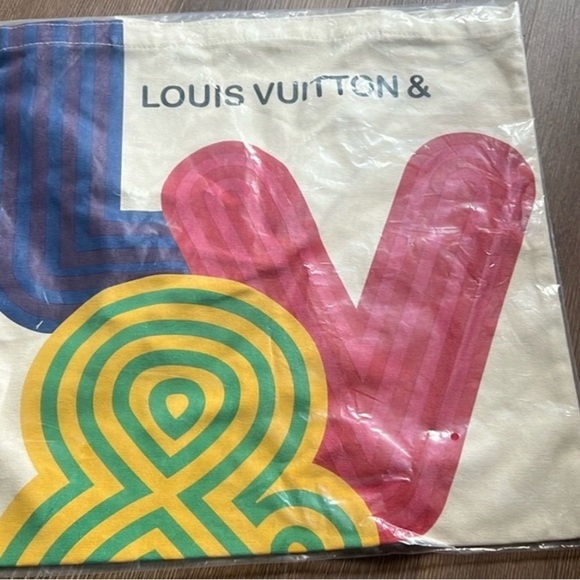 Louis Vuitton Limited Edition Canvas Tote Bag – Exhibition Exclusive - Picture 4 of 5